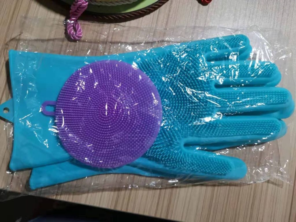 Pair of gloves and a scrubber packaged the way you will receive them.